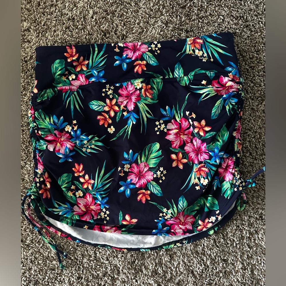 NWT -Lands' End swimsuit skirt control  adjustable sides